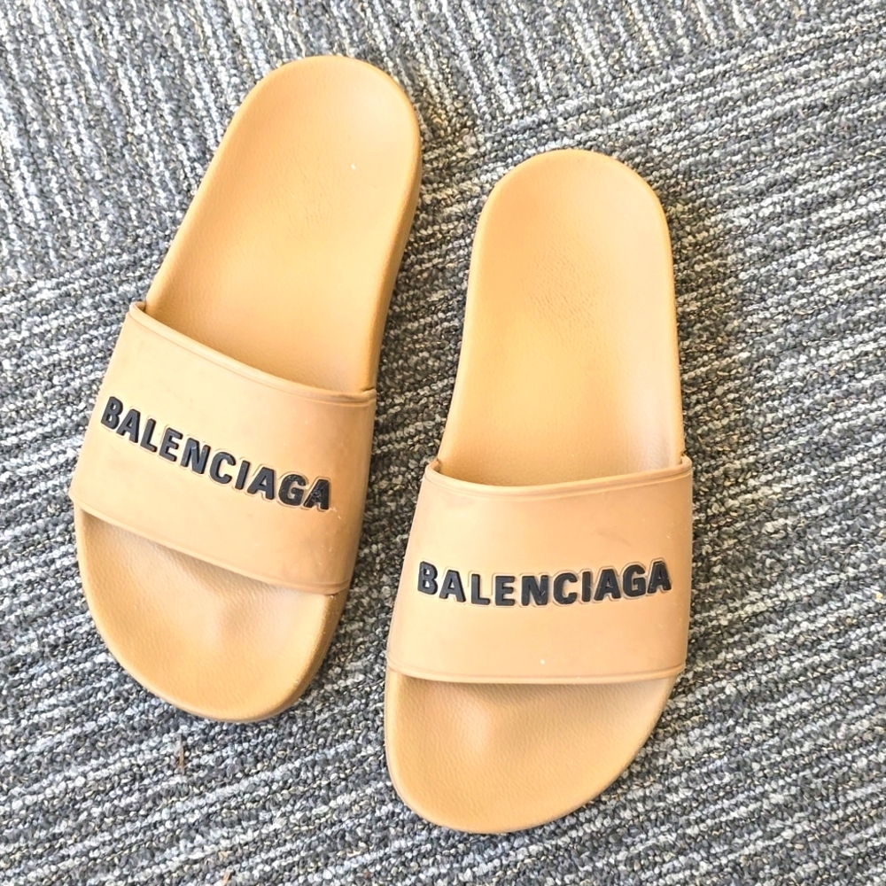 BALENCIAGA WOMEN'S POOL SLIDE SANDAL IN BEIGE 9